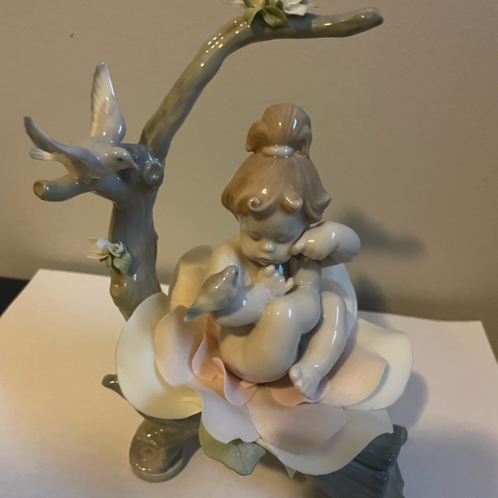 Lladro “Born in Springtime” - Picture 4 of 5